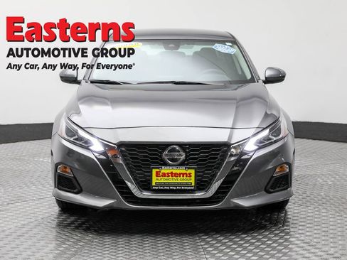 Used 2022 Nissan Altima 2.5 SV image 2