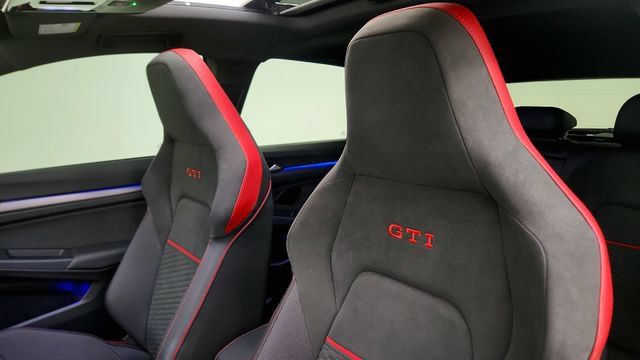 Used 2025 Volkswagen GTI SE FWD image 49