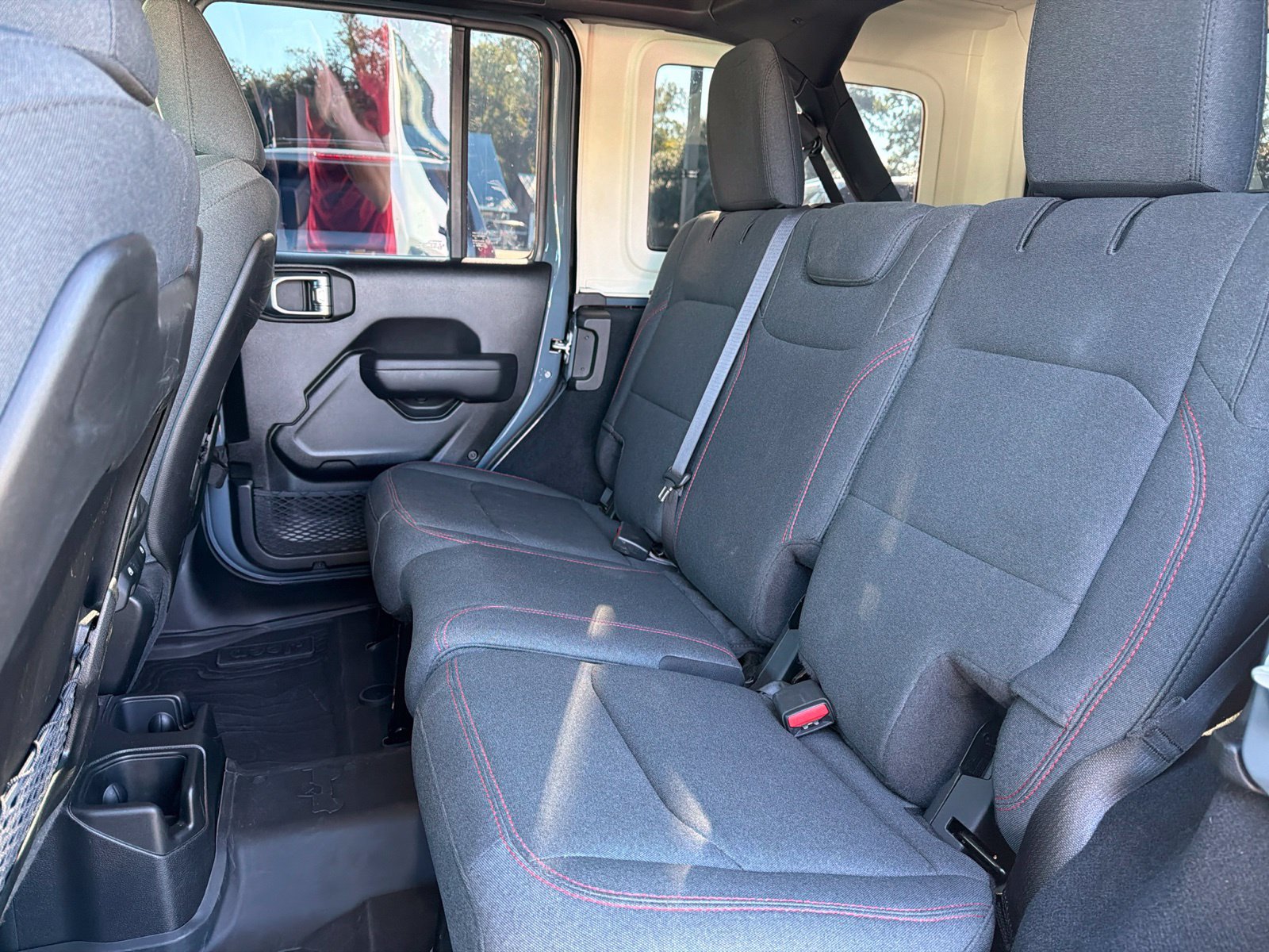 Used 2024 Jeep Wrangler Unlimited Rubicon w/ Technology Group AWD/4WD image 12