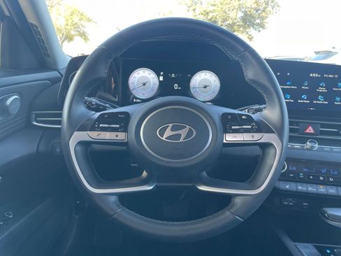 Used 2025 Hyundai Elantra SEL image 31