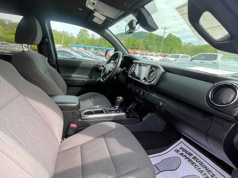 Used 2019 Toyota Tacoma TRD Sport image 15