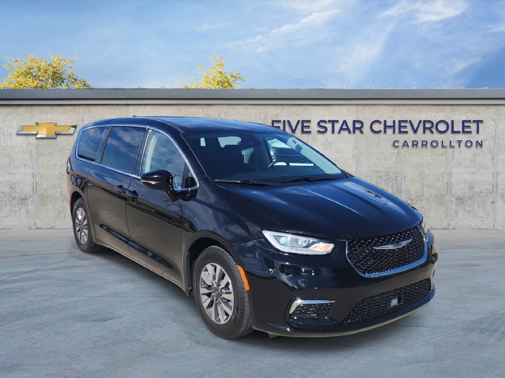 Used 2024 Chrysler Pacifica Limited FWD image 1