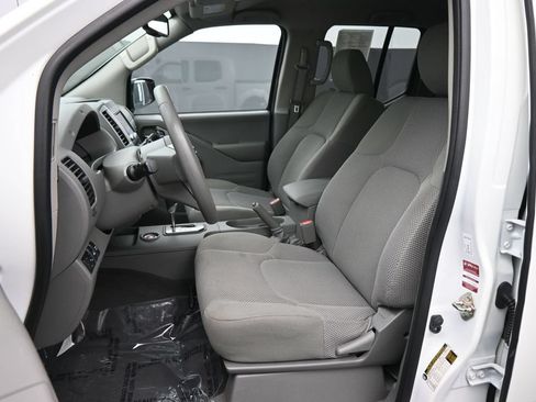 Used 2020 Nissan Frontier SV w/ Midnight Edition Floor Mats AWD/4WD image 13