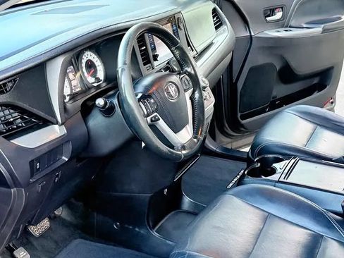 Used 2015 Toyota Sienna SE FWD image 18