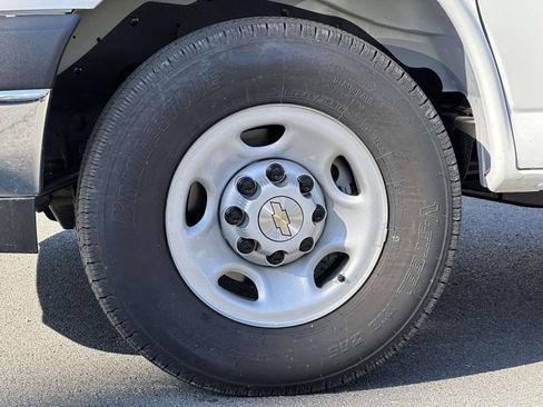 New 2025 Chevrolet Express 3500 w/ Power Convenience Package image 7