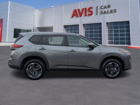 Used 2024 Nissan Rogue SV image 5