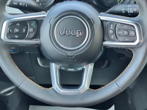 Used 2024 Jeep Wrangler Unlimited Sahara w/ Technology Group AWD/4WD image 21