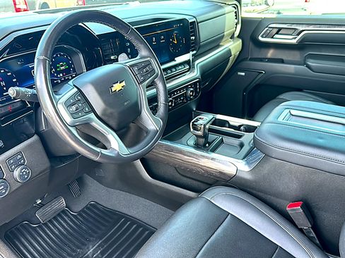 Used 2022 Chevrolet Silverado 1500 LTZ w/ LTZ Premium Package image 12