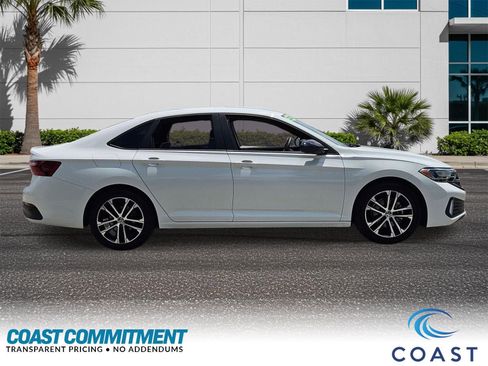 Used 2022 Volkswagen Jetta Sport FWD image 5
