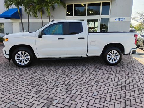 Used 2020 Chevrolet Silverado 1500 Custom w/ Custom Value Package RWD image 3