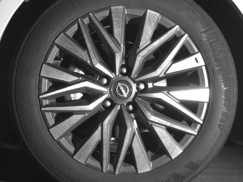 Used 2025 Nissan Altima 2.5 SV FWD image 12