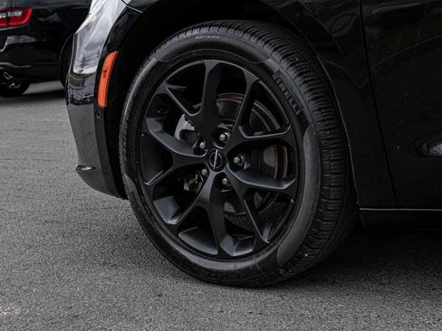 Used 2023 Chrysler Pacifica Touring-L w/ S Appearance Package image 7