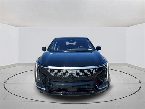 New 2025 Cadillac Optiq Luxury 1 image 2