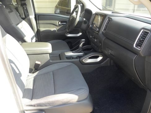 Used 2024 Nissan Frontier SV w/ SV Convenience Package RWD image 13