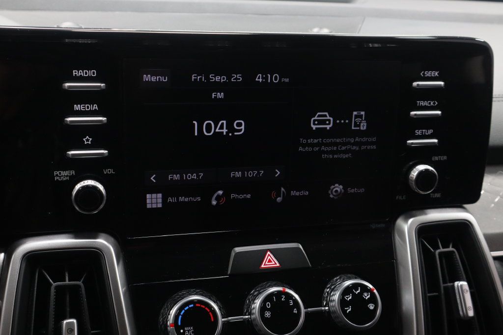 Used 2023 Kia Sorento LX FWD image 2