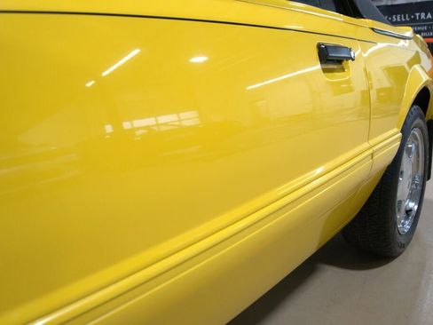 Used 1993 Ford Mustang LX image 16