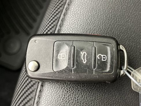 Used 2013 Volkswagen Beetle 2.5 FWD image 22