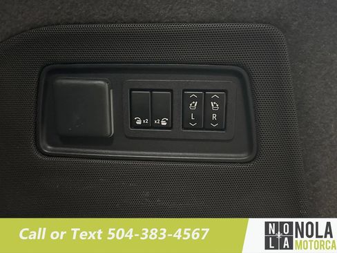 Used 2022 Cadillac Escalade Premium Luxury RWD image 36