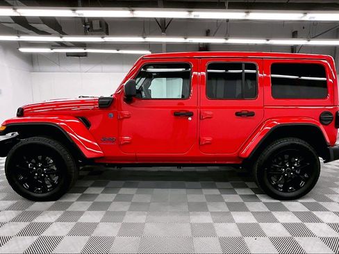 Used 2025 Jeep Wrangler Unlimited Sahara w/ Safety Group AWD/4WD image 15