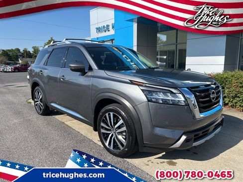 Used 2024 Nissan Pathfinder Platinum image 1
