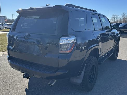 Used 2017 Toyota 4Runner SR5 Premium image 10