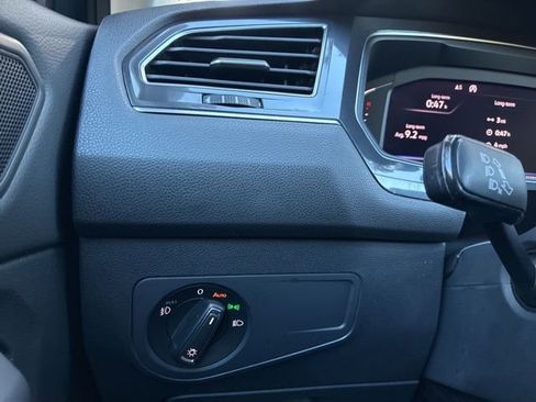 Used 2020 Volkswagen Tiguan SEL image 25