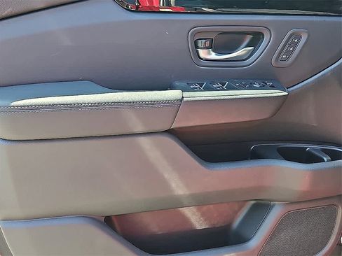 New 2025 Honda Pilot Touring image 9