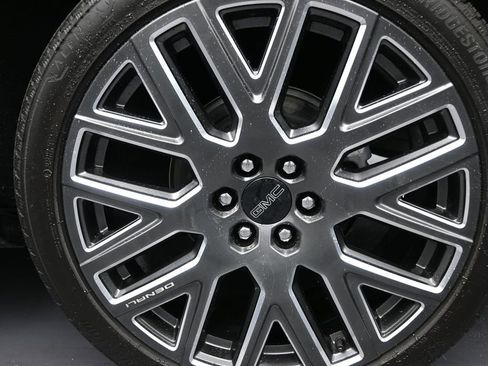 Used 2025 GMC Yukon Denali Ultimate image 10