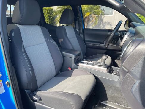 Used 2020 Toyota Tacoma TRD Sport w/ Technology Package RWD image 23