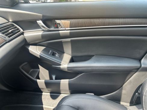 Used 2022 Honda Accord Touring image 31