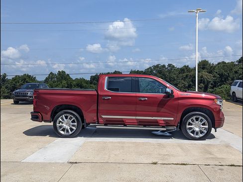 Used 2023 Chevrolet Silverado 1500 High Country w/ High Country Premium Package AWD/4WD image 6