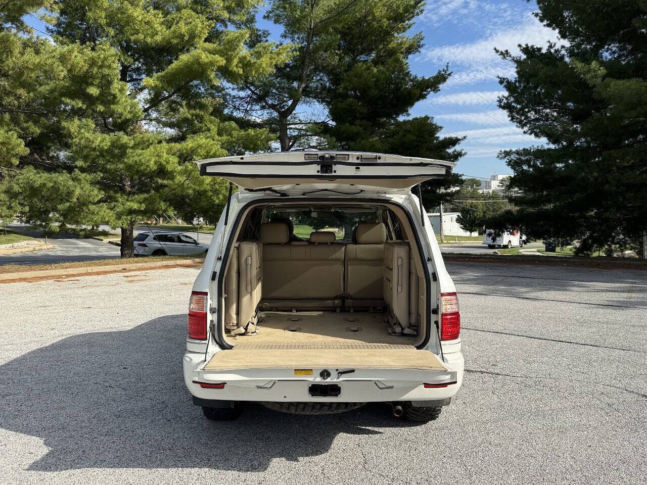 Used 2005 Lexus LX 470 4WD w/ Preferred Accessory Pkg image 73