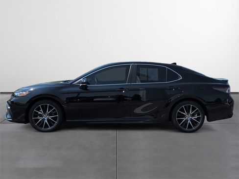 Certified 2024 Toyota Camry SE FWD image 3