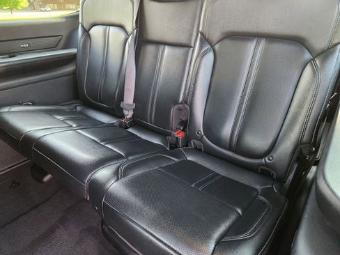 Used 2023 Jeep Wagoneer 2WD image 40