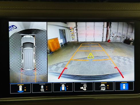 Used 2021 GMC Yukon XL Denali w/ Denali Ultimate Package image 30