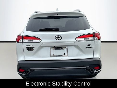 Used 2023 Toyota Corolla Cross SE image 6