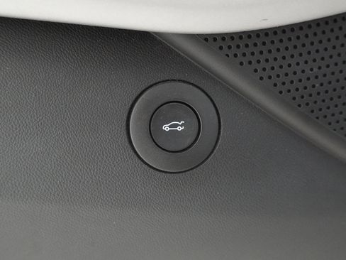 Used 2021 Chevrolet Camaro LT RWD image 10