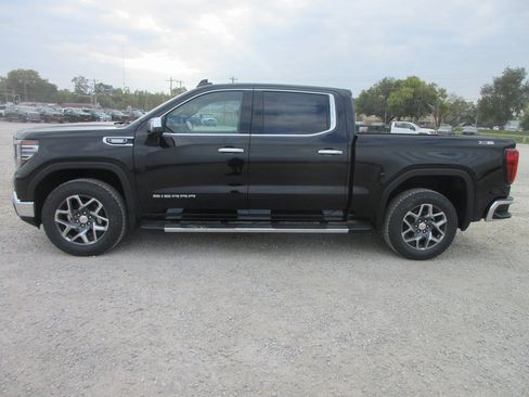 New 2026 GMC Sierra 1500 SLT w/ SLT Premium Plus Package image 10