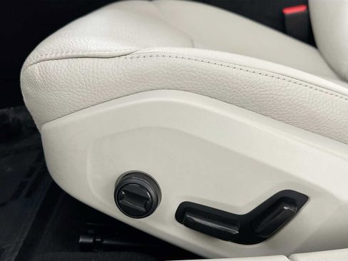 Used 2025 Volvo V60 B5 Cross Country Plus w/ Protection Package Premier image 18