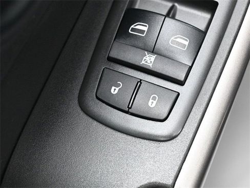 Used 2019 Jeep Cherokee Latitude w/ Cold Weather Group image 13