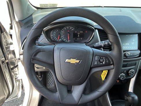 Used 2017 Chevrolet Trax LS FWD image 11