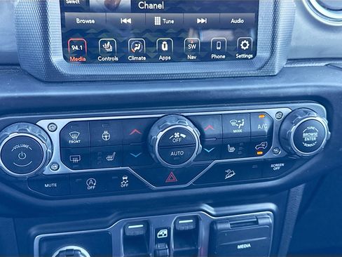 Used 2020 Jeep Wrangler Unlimited Sahara image 31