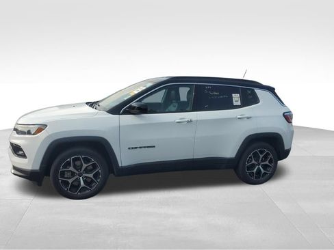 Used 2025 Jeep Compass Limited AWD/4WD image 2