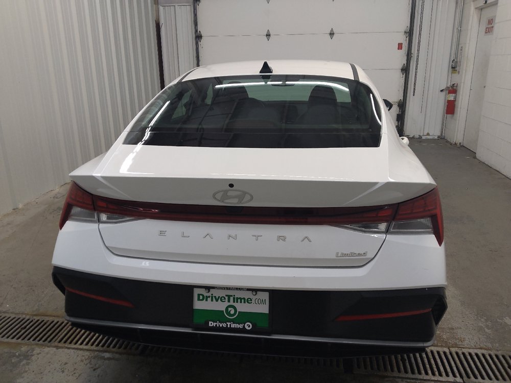 Used 2025 Hyundai Elantra Limited FWD image 7