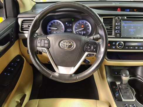 Used 2017 Toyota Highlander Limited image 22