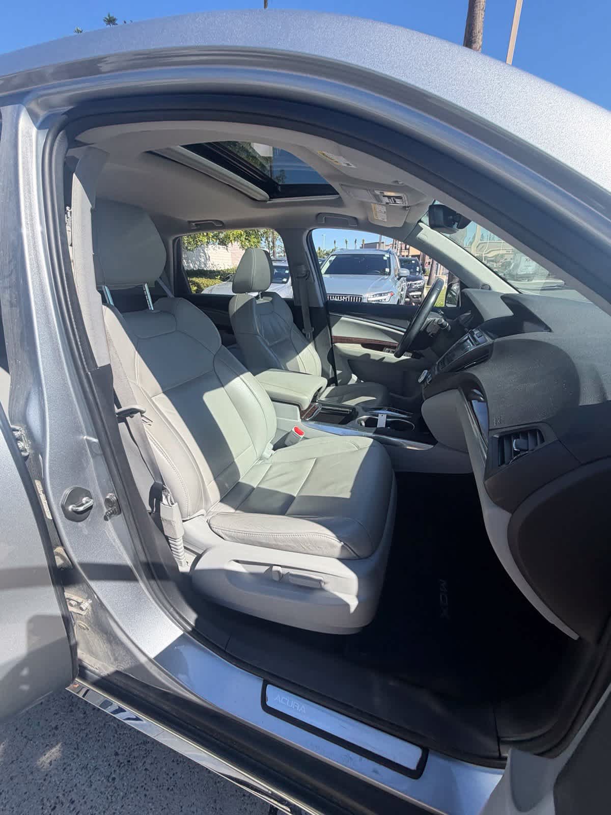 Used 2018 Acura MDX w/ Technology Package FWD image 11