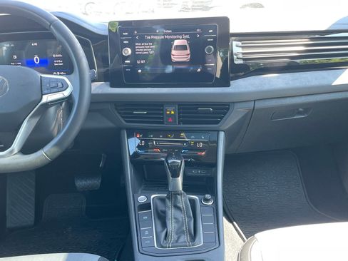 Used 2025 Volkswagen Jetta SE FWD image 18