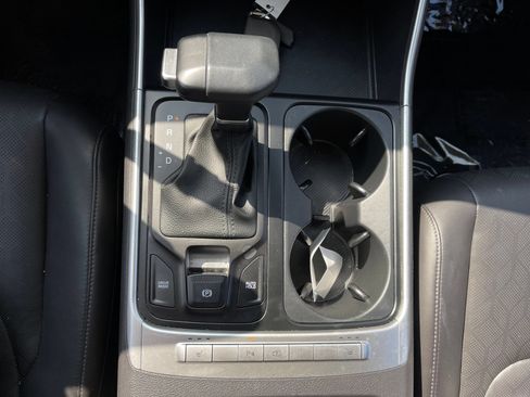 Used 2025 Kia Carnival FWD image 13
