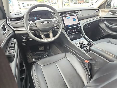 Used 2023 Jeep Grand Cherokee Limited AWD/4WD image 16