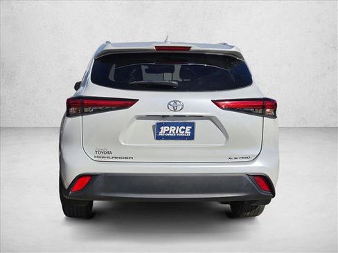 Used 2023 Toyota Highlander XLE image 6